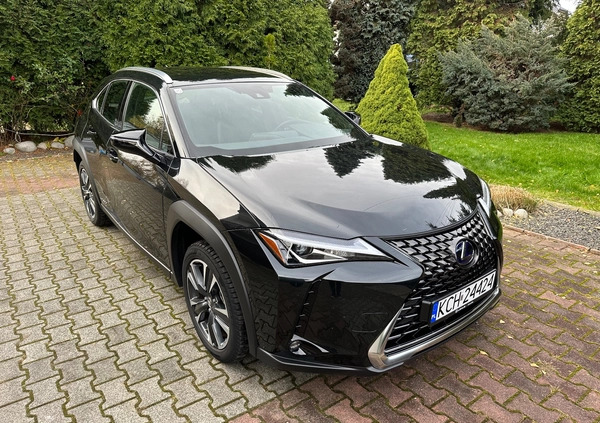 Lexus UX cena 139700 przebieg: 16200, rok produkcji 2022 z Libiąż małe 211